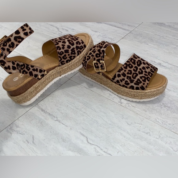 Forever Link Leopard Open Toe Ankle Strap Espadrille Platform Sandal Size 5.5 - Picture 3 of 4